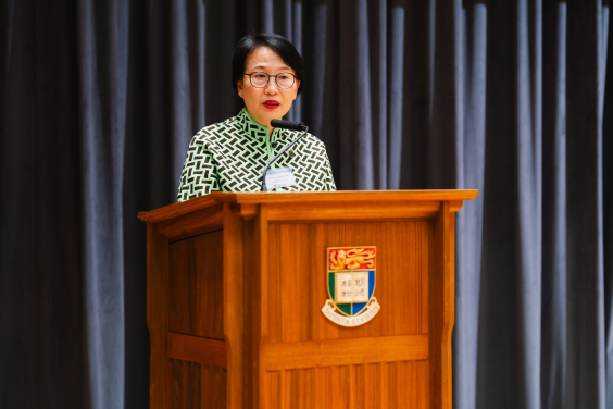 Mrs Cherry Tse Ling Kit Ching, Executive Vice-President (Administration and Finance) of HKU, officiates at the 29th Recognition Ceremony.